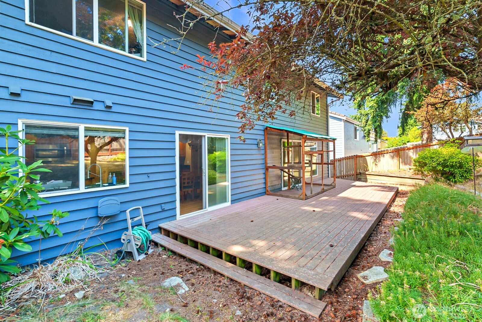 32738 6th Avenue Southwest Federal Way, WA 98023 - Photo 34 of 40 front view of a house with a yard