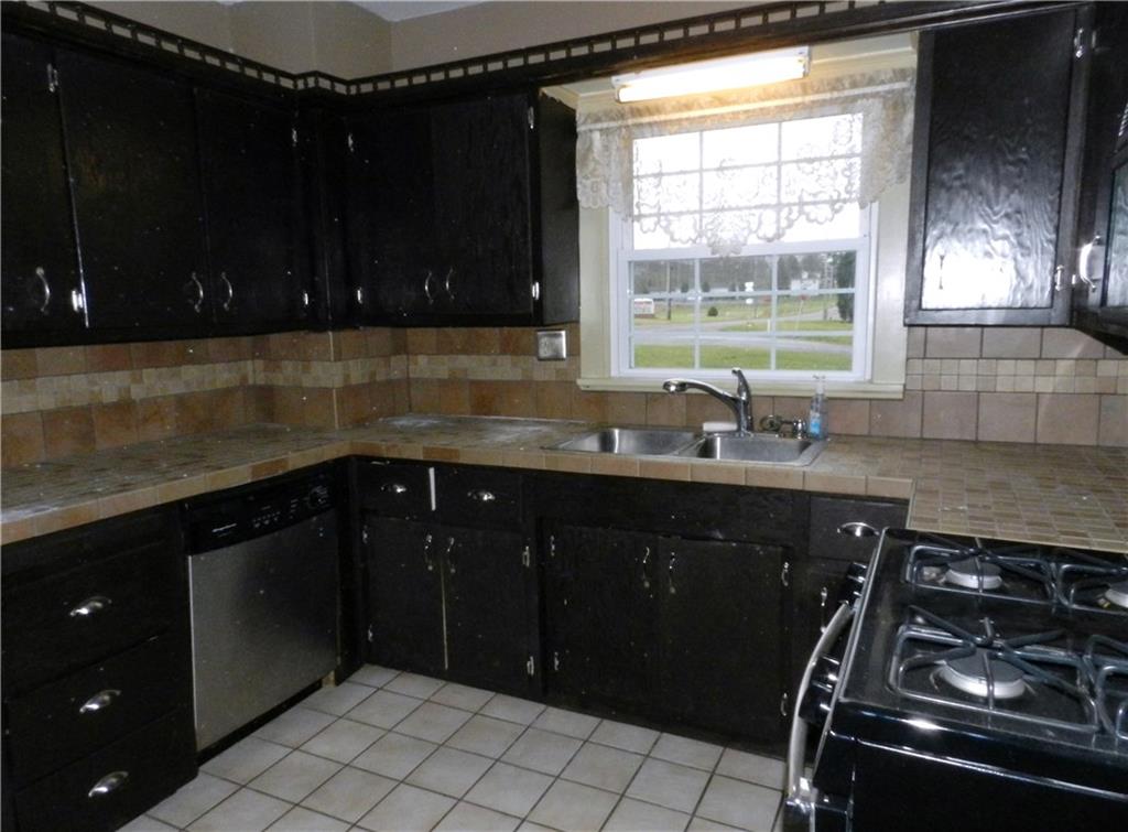 4050 Ellwood Road New Castle, PA 16101 - Photo 8 of 19