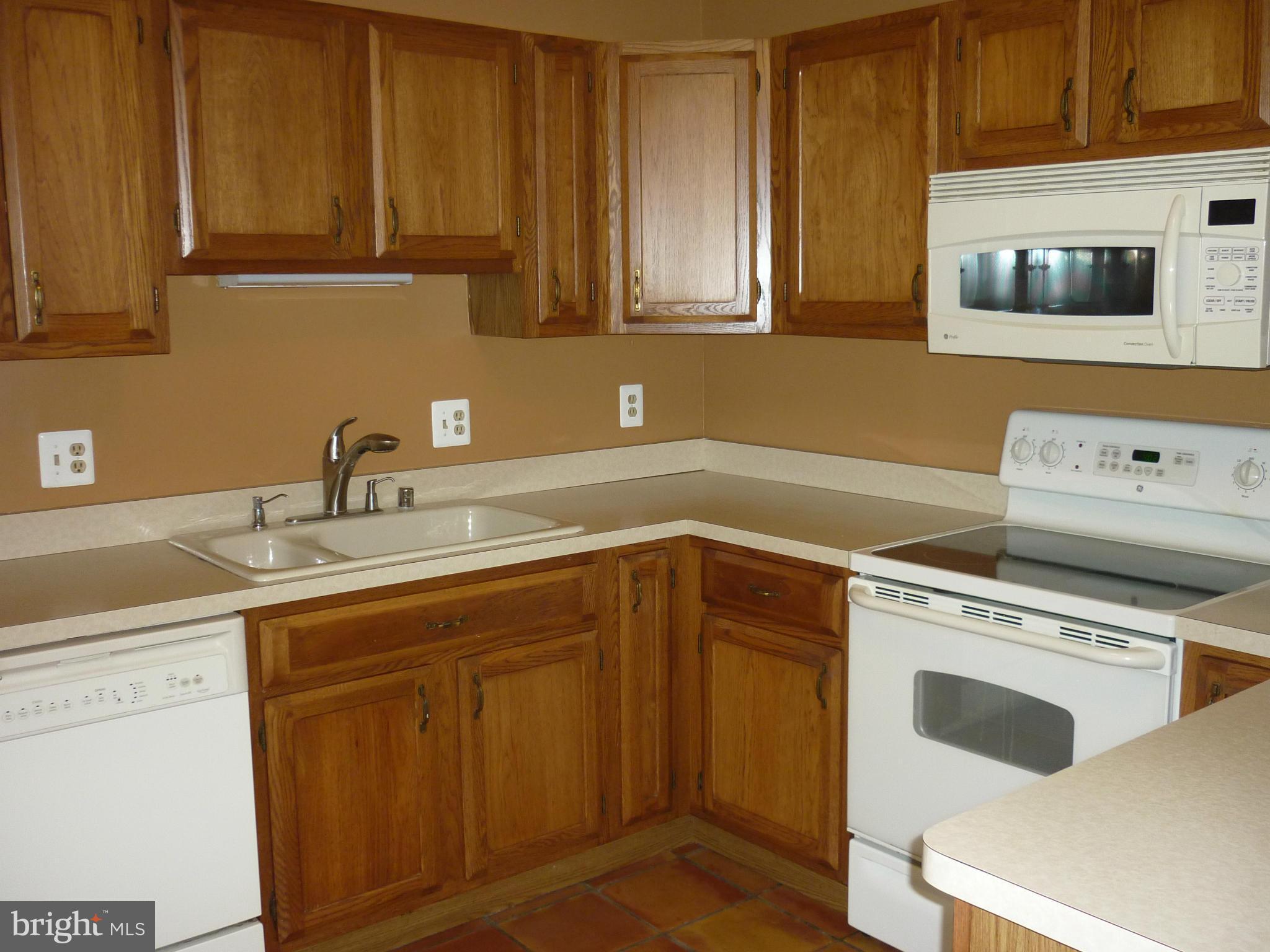 11670 Mediterranean Court Reston, VA 20190 - Photo 11 of 21 Kitchen