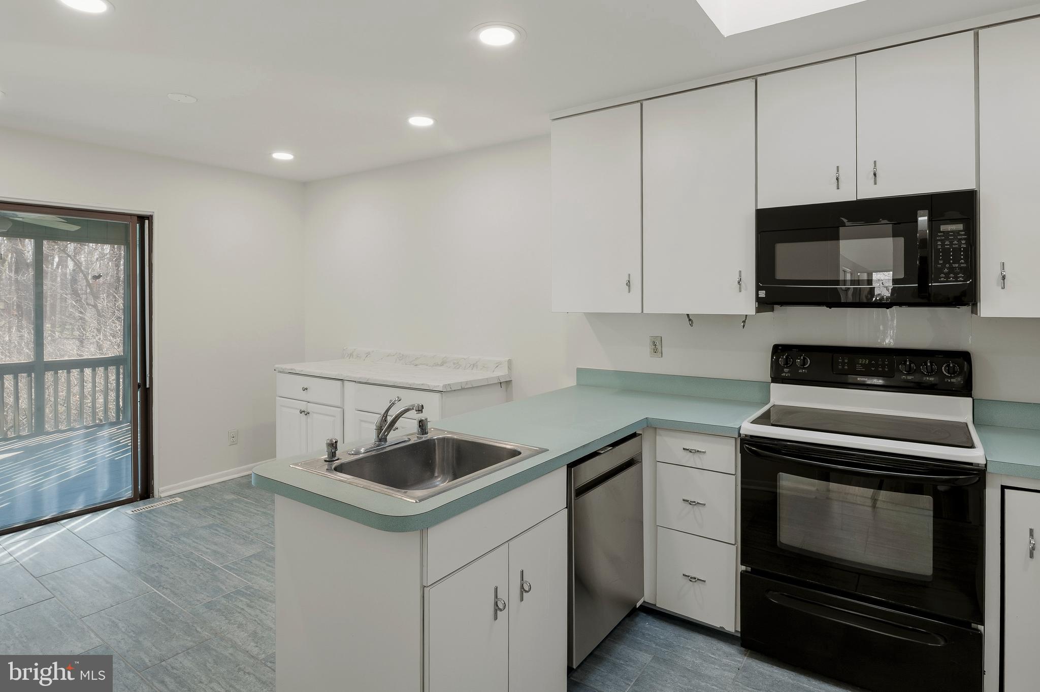 11089 Swansfield Road Columbia, MD 21044 - Photo 23 of 54 Kitchen (alt view)