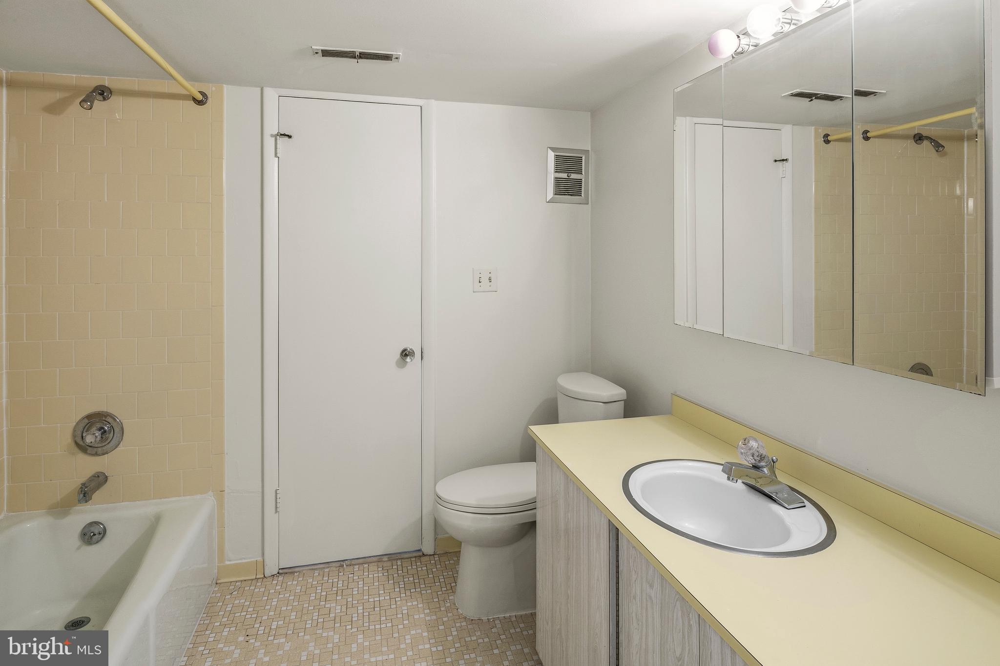 11089 Swansfield Road Columbia, MD 21044 - Photo 38 of 54 Shared Bathroom