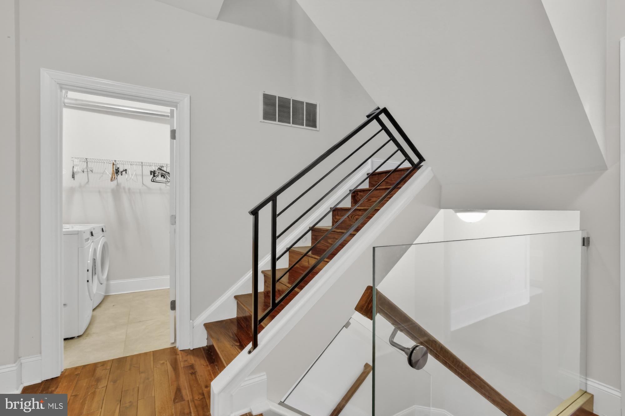 946 North 2nd Street, Unit 5 Philadelphia, PA 19123 - Photo 11 of 31 a view of an entryway