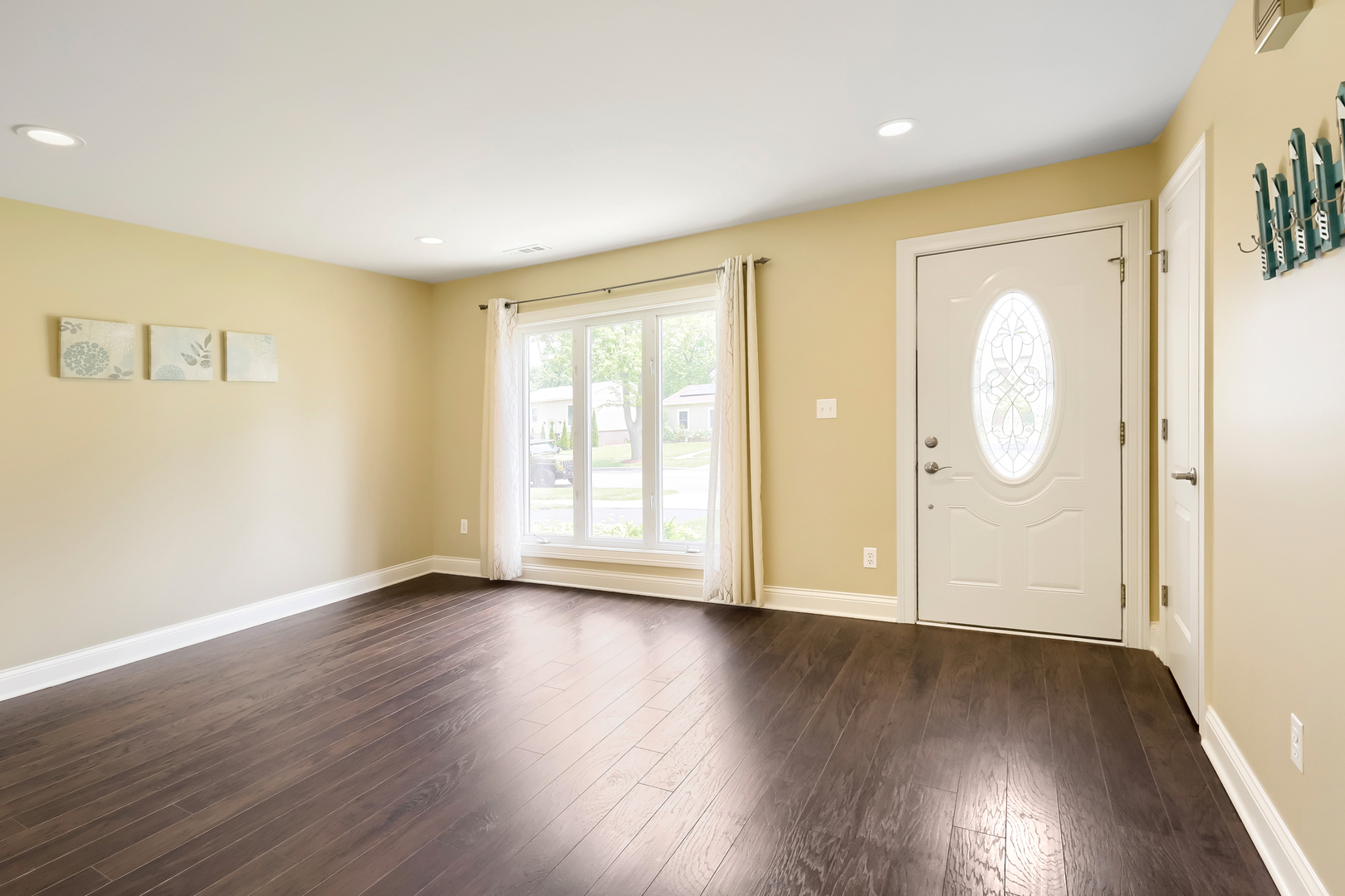 714 Sunset Circle Streamwood, IL 60107 - Photo 6 of 30