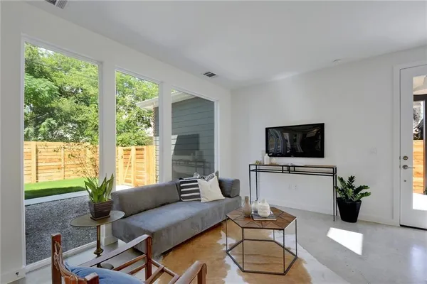 $2,800 | 5514 Avenue H, Unit 2, Austin, TX 78751