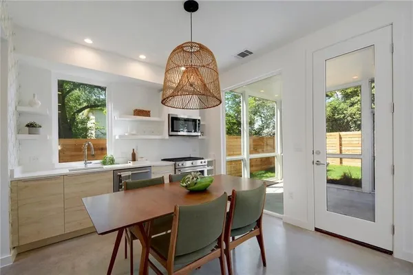 $2,800 | 5514 Avenue H, Unit 2, Austin, TX 78751