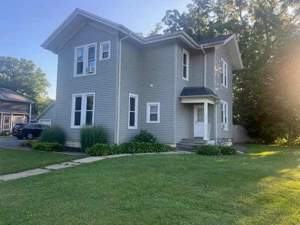 $485,000 | 304 South Silver Lake Street, Oconomowoc, WI 53066