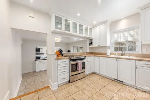 $699,000 | 6929 Knightswood Drive, Charlotte, NC 28226