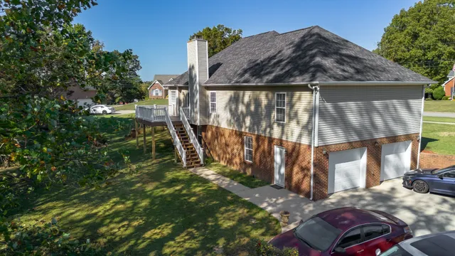 a view of a house with a yard