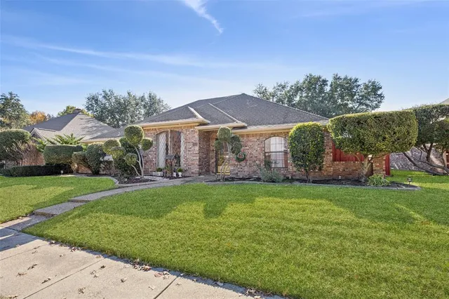 $405,000 | 2918 Grand Oak Drive, Garland, TX 75044