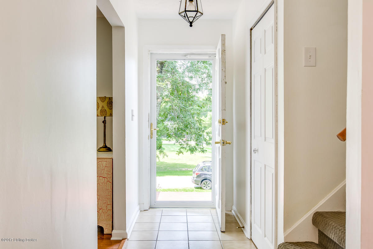3803 Modesto Road Jeffersontown, KY 40299 - Photo 9 of 38 Entry Way