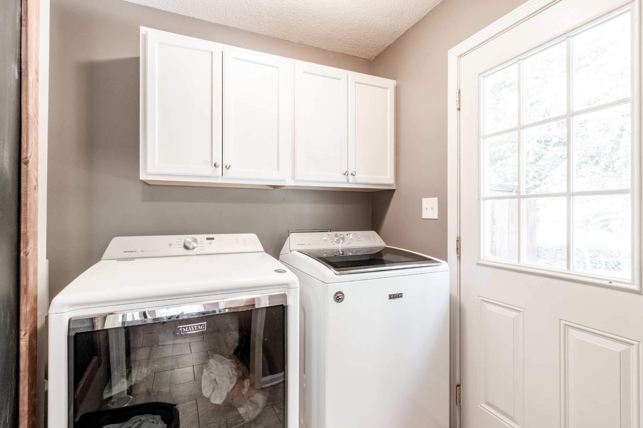 720 Dean Road Clarksville, TN 37040 - Photo 17 of 33 a utility room with dryer and washer