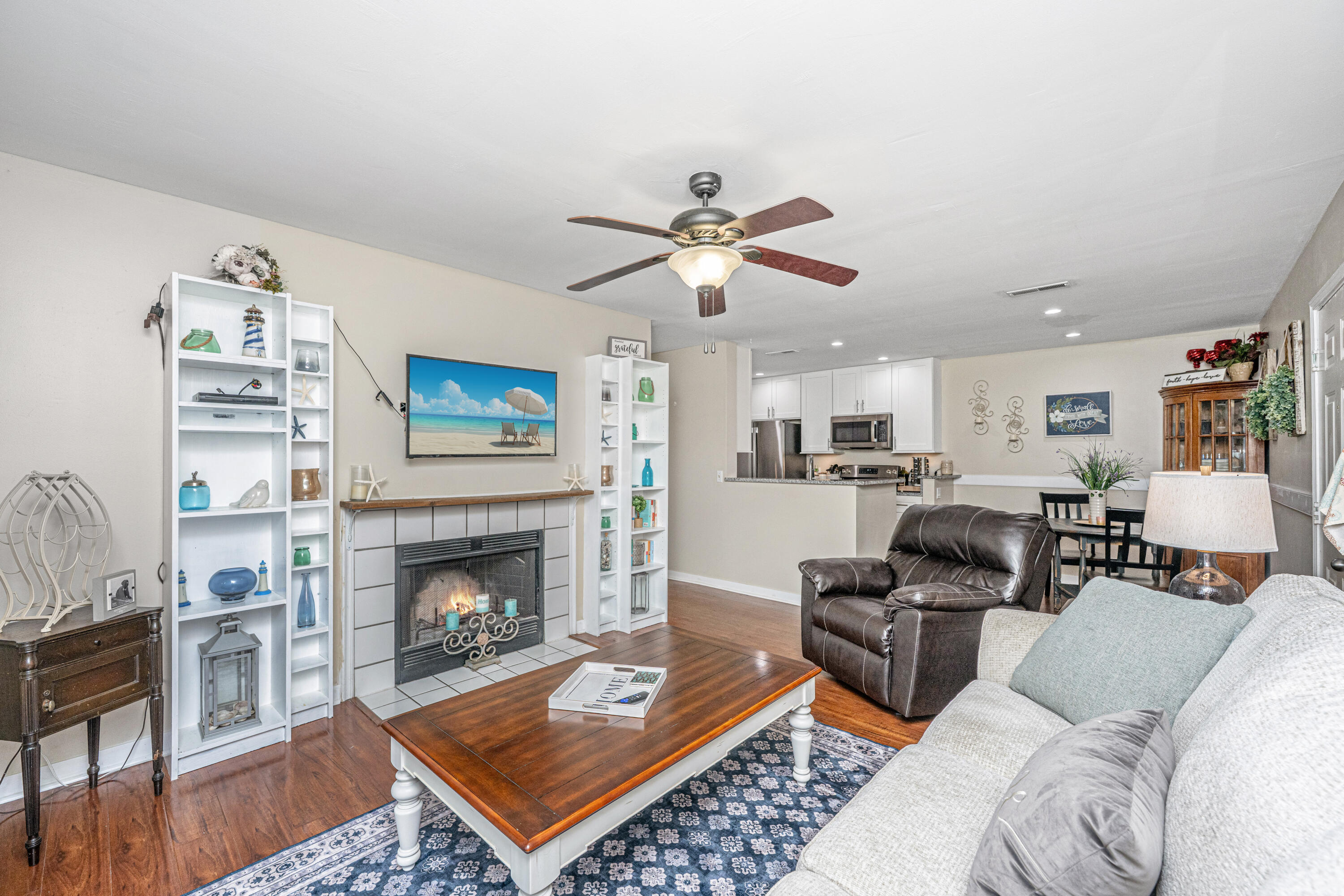 2011 North Highway 17, Unit 1400A Mount Pleasant, SC 29466 - Photo 11 of 31 Den