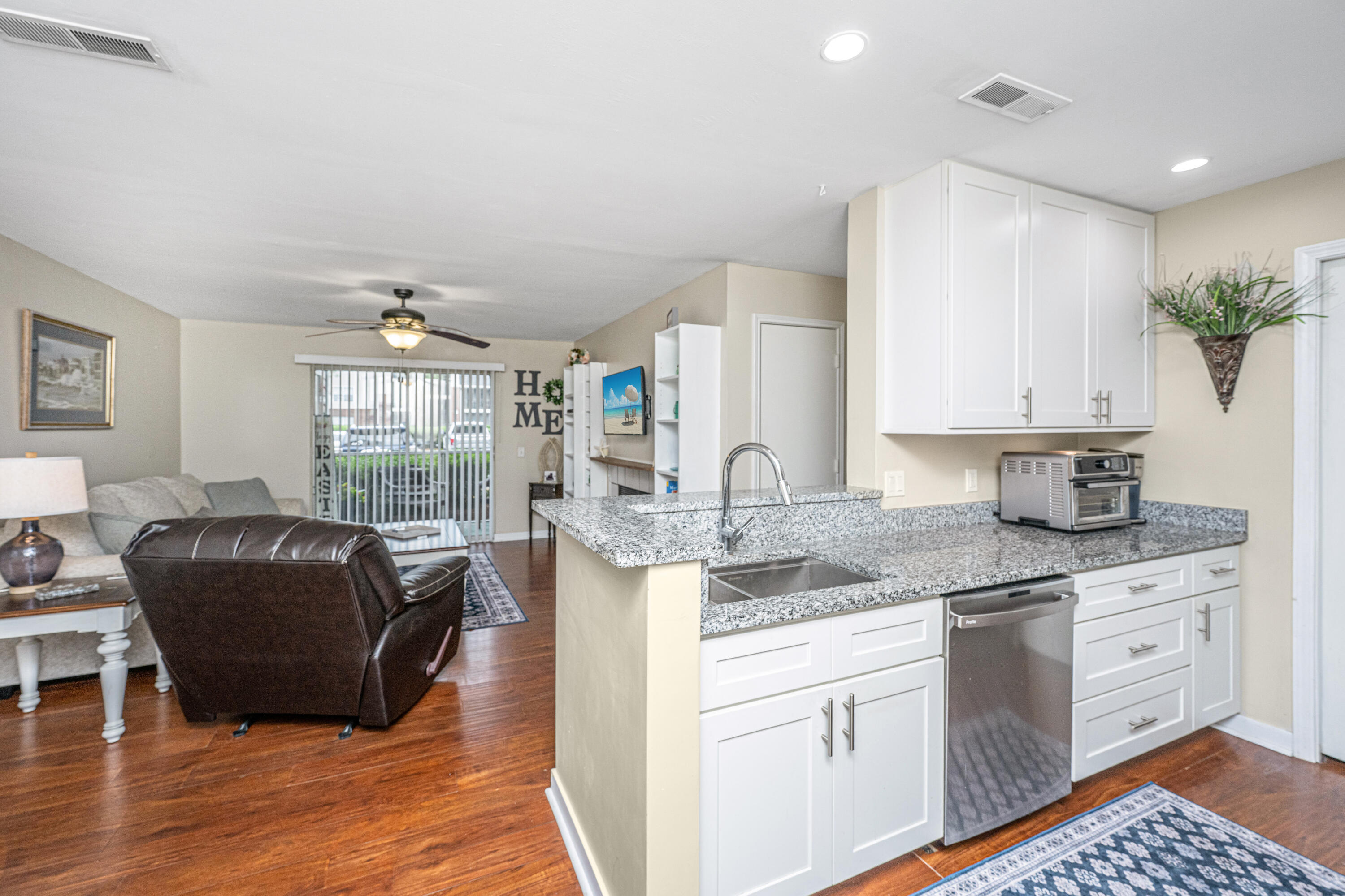 2011 North Highway 17, Unit 1400A Mount Pleasant, SC 29466 - Photo 4 of 31 Kitchen