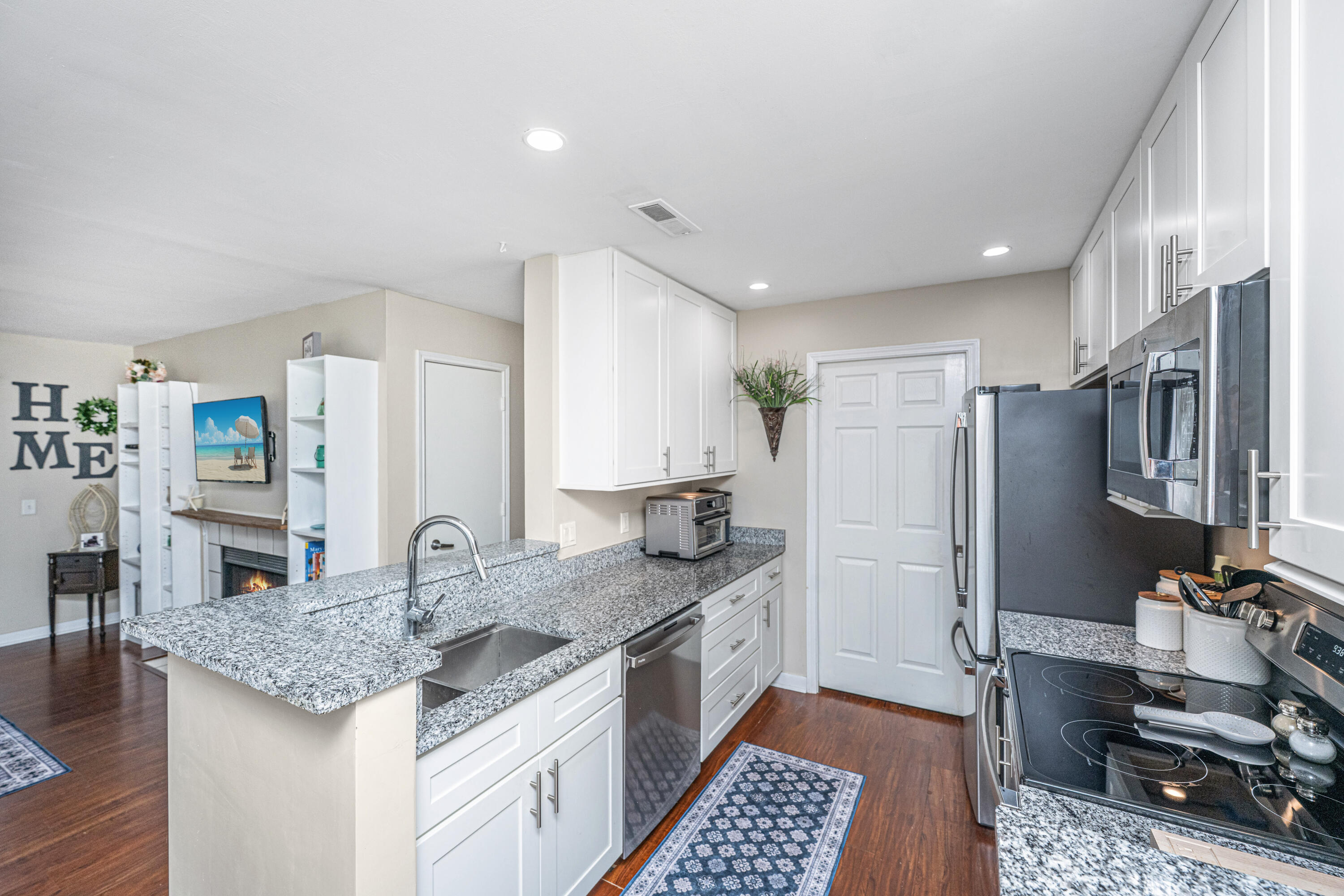 2011 North Highway 17, Unit 1400A Mount Pleasant, SC 29466 - Photo 5 of 31 Kitchen
