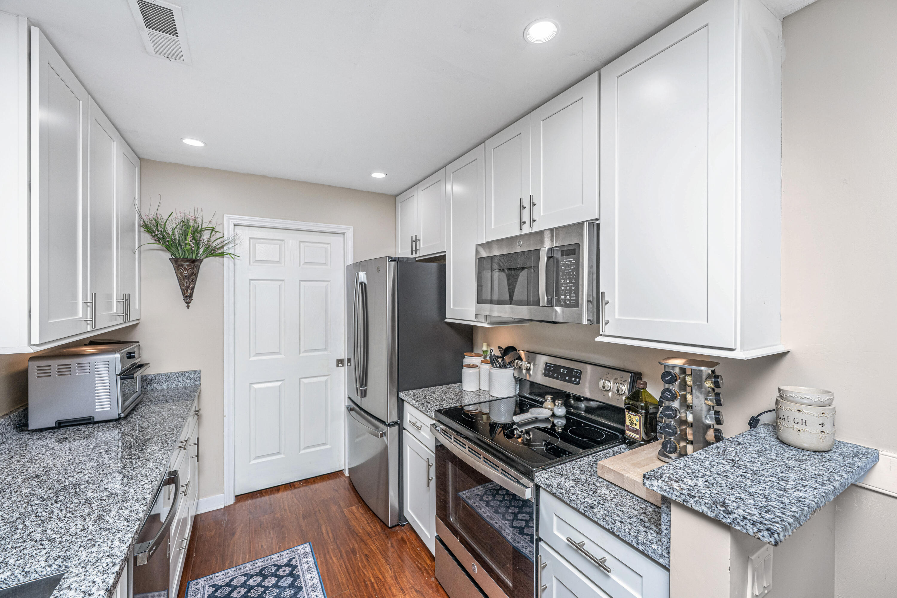 2011 North Highway 17, Unit 1400A Mount Pleasant, SC 29466 - Photo 6 of 31 Kitchen