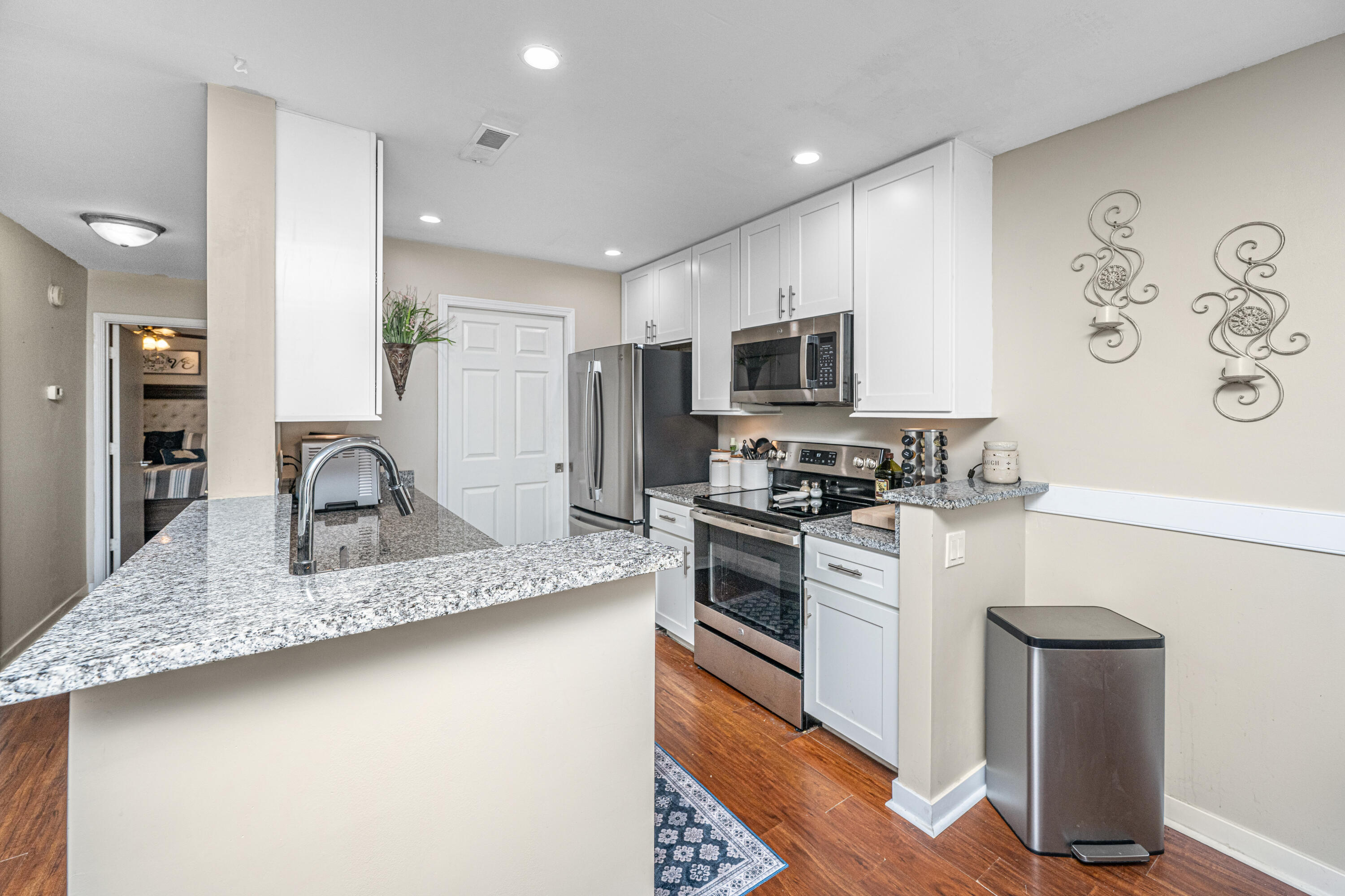 2011 North Highway 17, Unit 1400A Mount Pleasant, SC 29466 - Photo 7 of 31 Kitchen