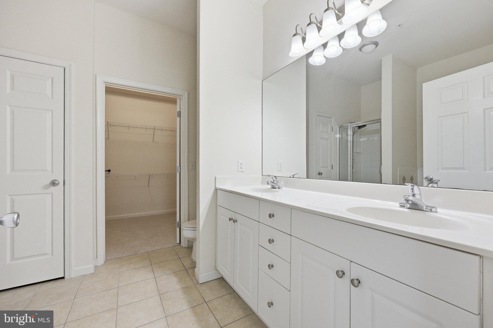 7 Booth Street, Unit 110 Gaithersburg, MD 20878 - Photo 35 of 50 Large en suite bathroom