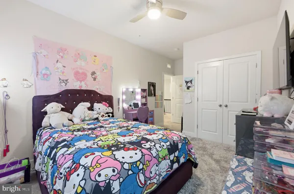 a black and white photo of a picture