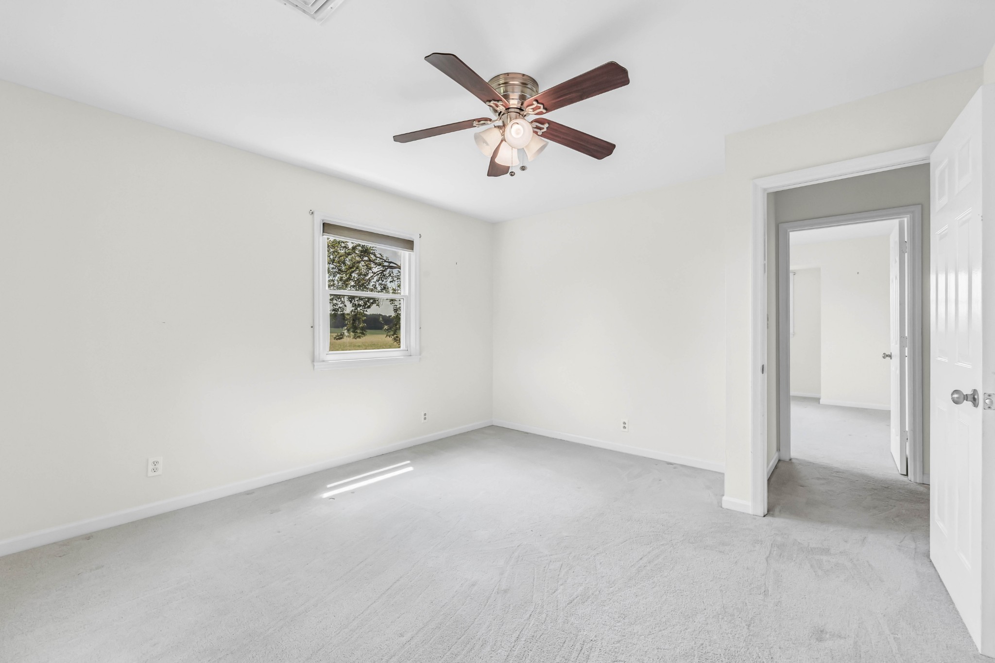 511 Snardon Mill Road Allensville, KY 42204 - Photo 22 of 44 an empty room with window and ceiling fan