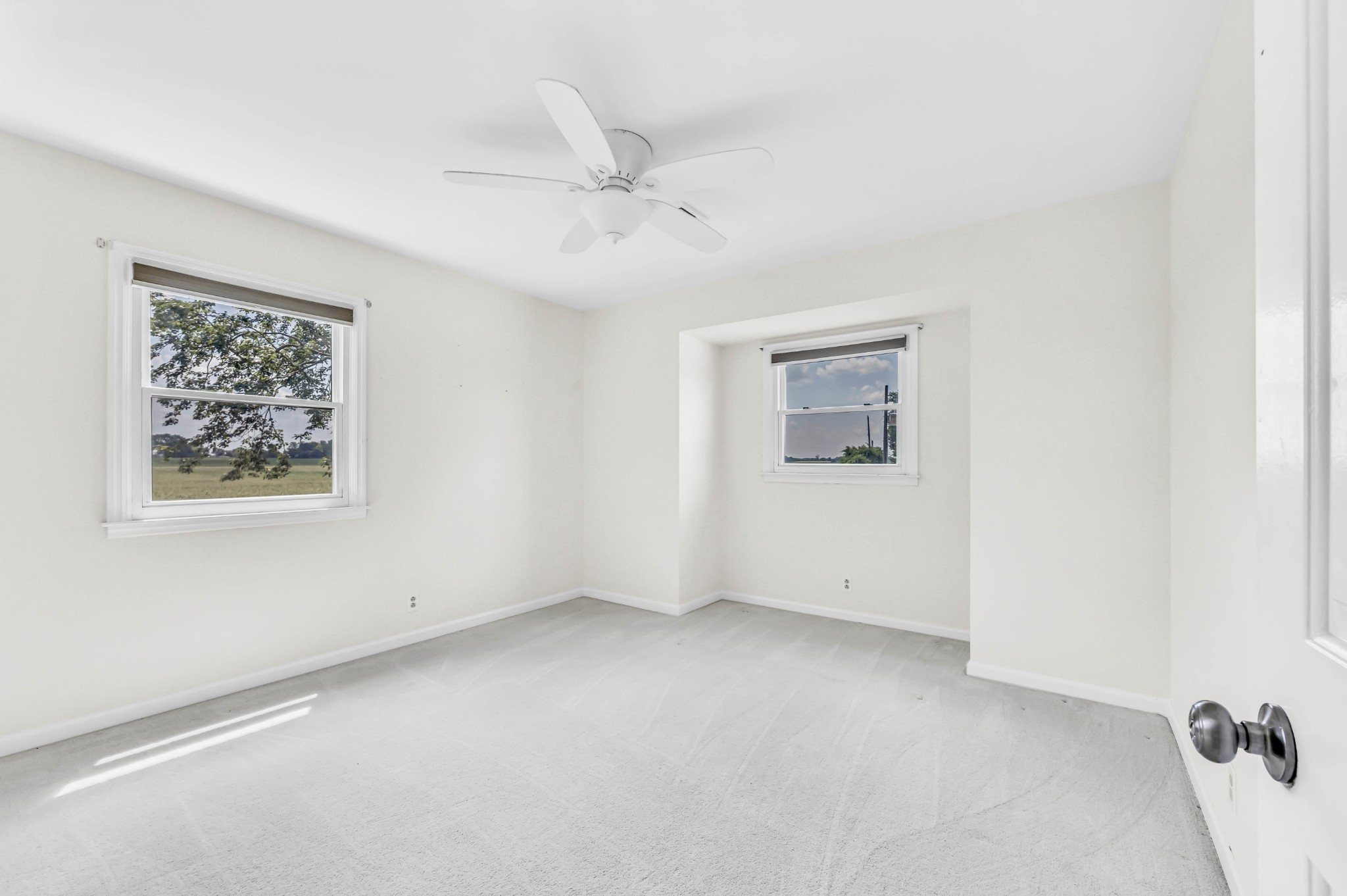 511 Snardon Mill Road Allensville, KY 42204 - Photo 23 of 44 an empty room with a window