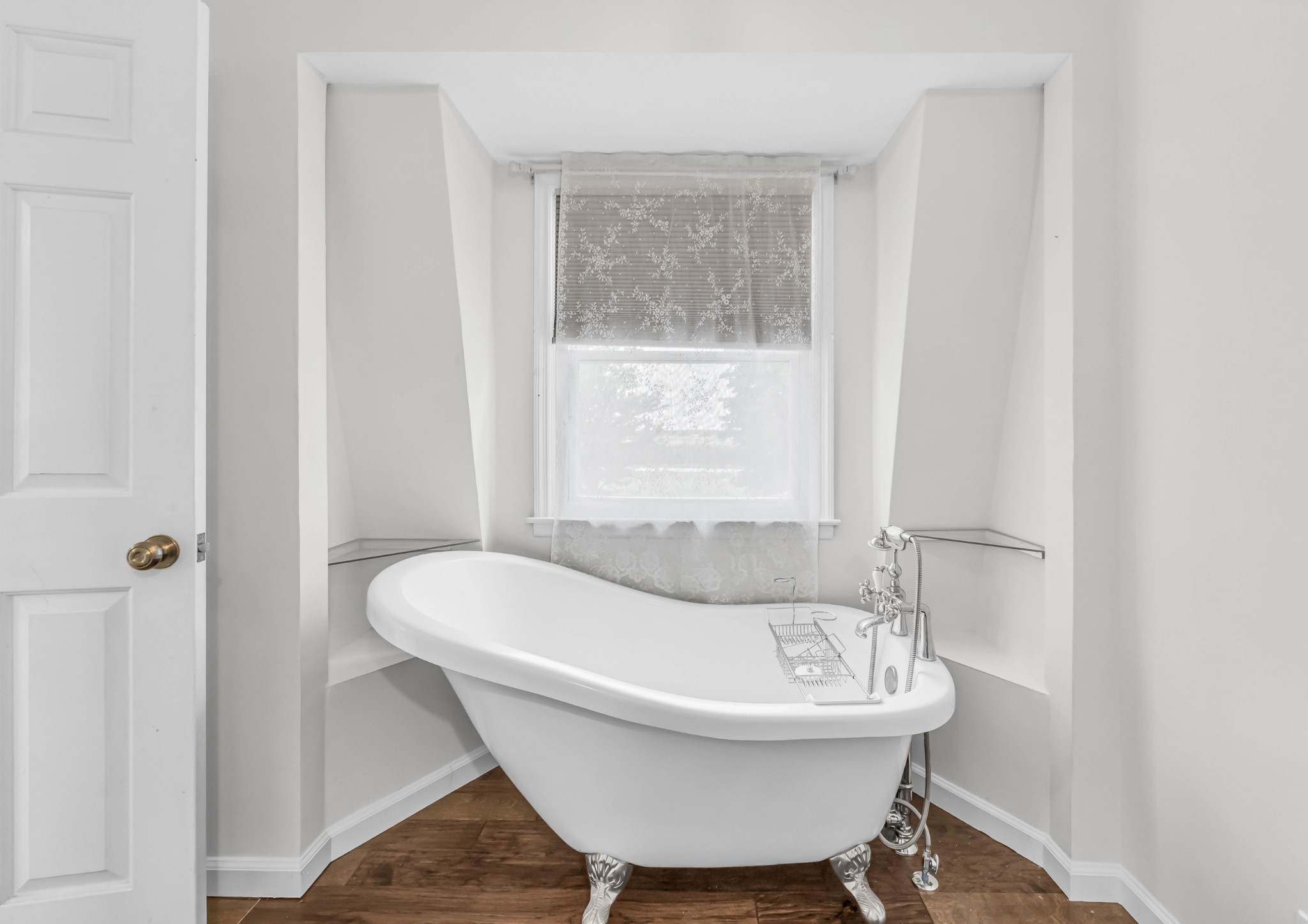 511 Snardon Mill Road Allensville, KY 42204 - Photo 32 of 44 a bathroom with a sink and bathtub