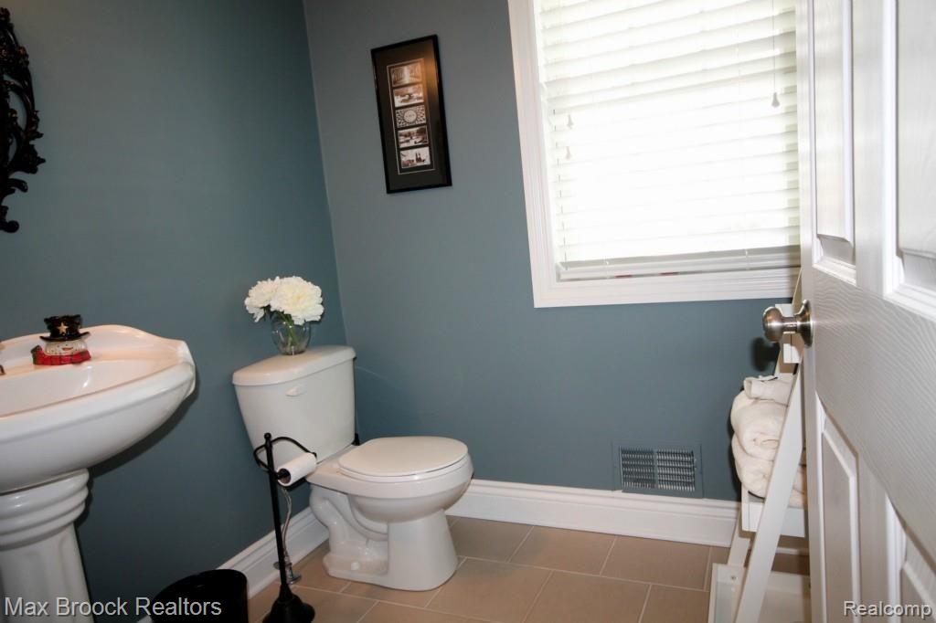 2740 Columbia Road Berkley, MI 48072 - Photo 19 of 27 IMG_7221.jpg