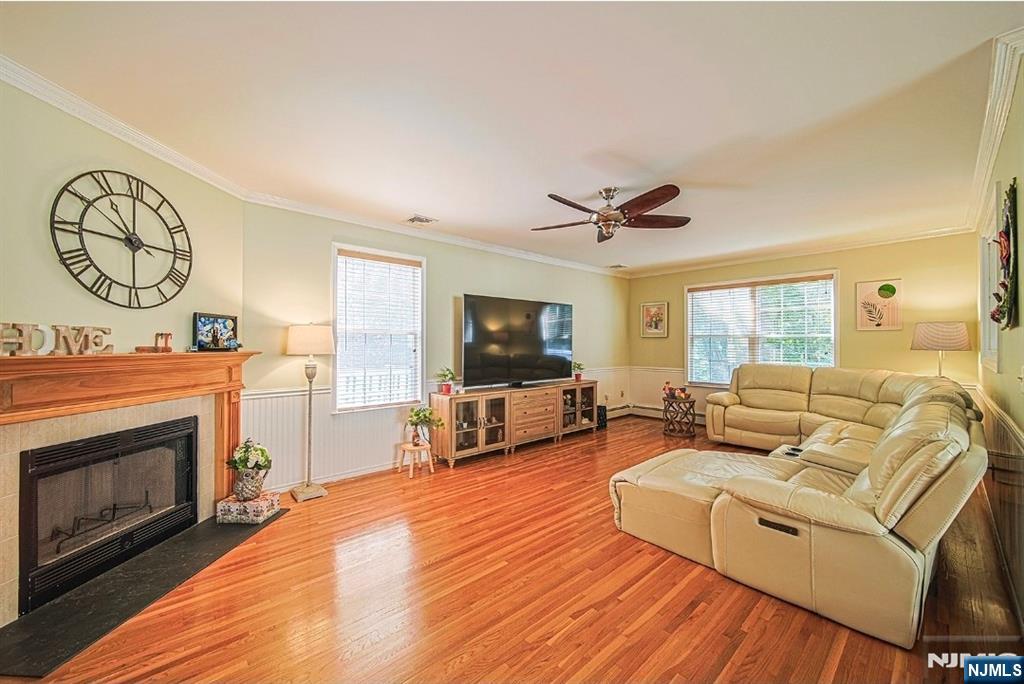 705 Gettysburg Place Paramus, NJ 07652 - Photo 7 of 32