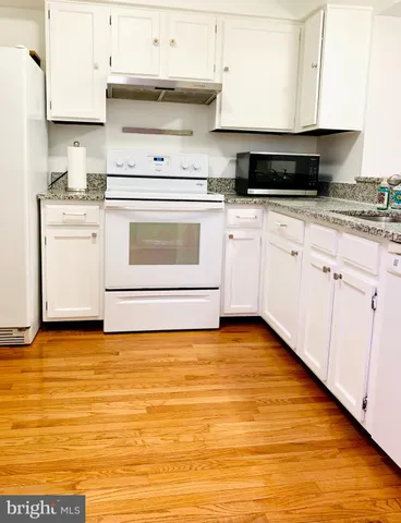 $2,300 | 14816 Lynhodge Court, Centreville, VA 20120