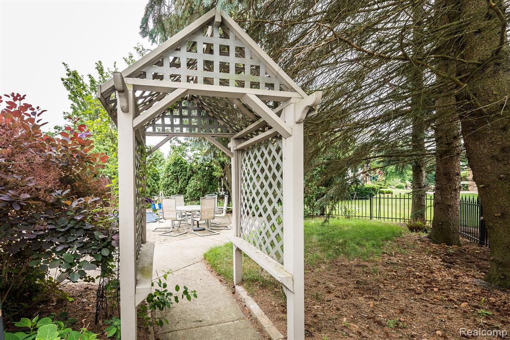 3702 Edinborough Drive Rochester Hills, MI 48306 - Photo 35 of 37 Gallery Image 35