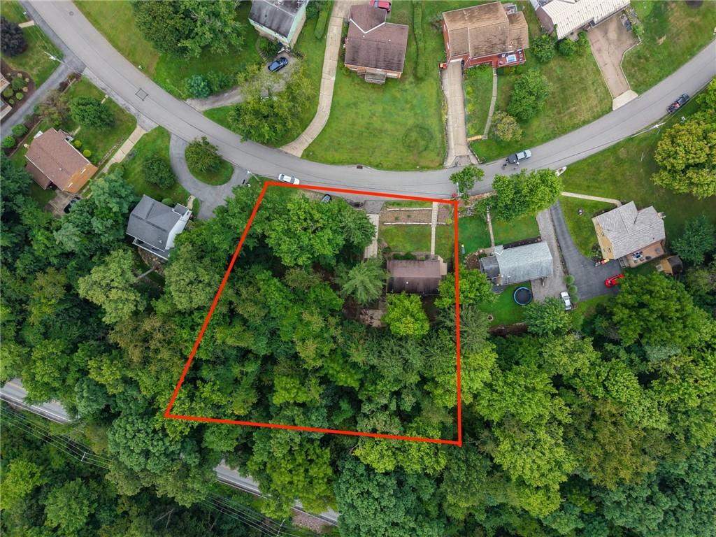 77 Bellview Circle McKees Rocks, PA 15136 - Photo 5 of 44 Lot lines are approximate and should not be taken as accurate.