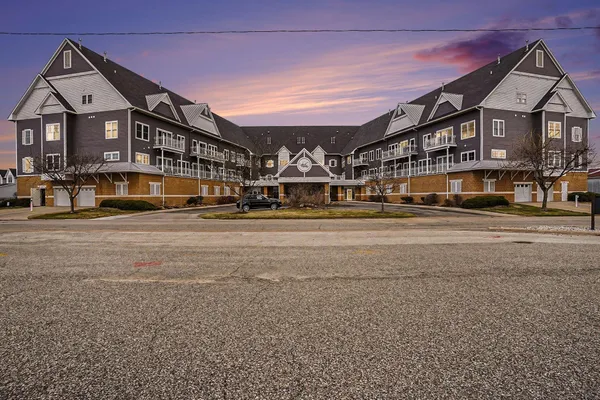 $459,900 | 917 West Savidge Street, Unit 38, Spring Lake, MI 49456
