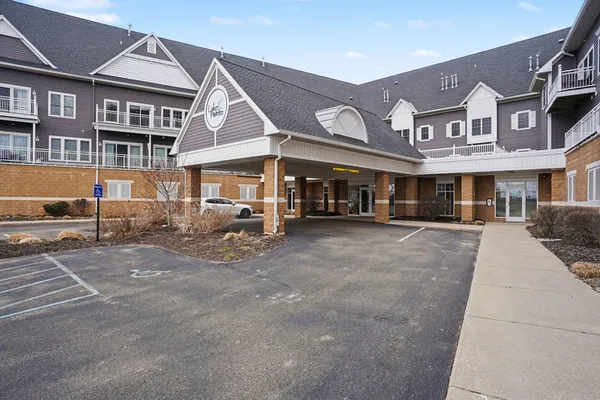 $459,900 | 917 West Savidge Street, Unit 38, Spring Lake, MI 49456