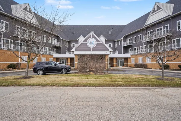 $459,900 | 917 West Savidge Street, Unit 38, Spring Lake, MI 49456