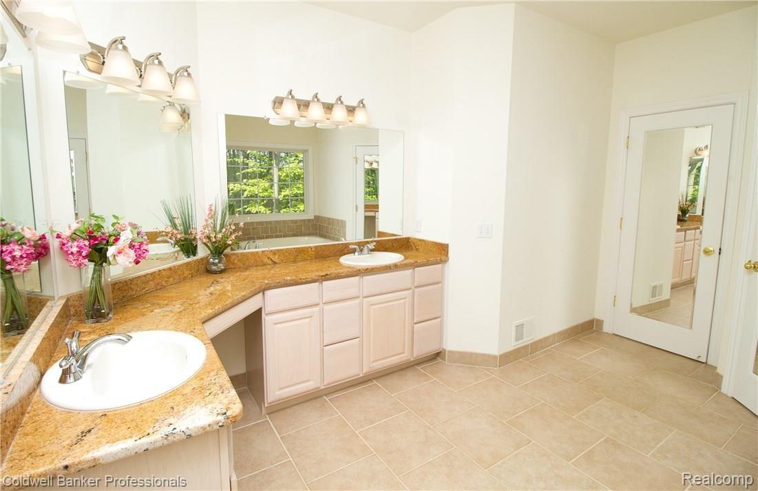 11020 Hensell Road Holly, MI 48442 - Photo 29 of 93 Master bathroom...
