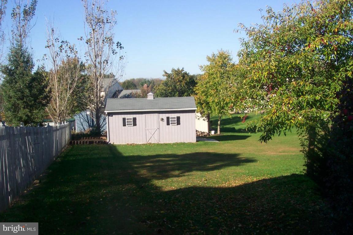 22 Brian Drive Lititz, PA 17543 - Photo 3 of 10 Gallery Image 3