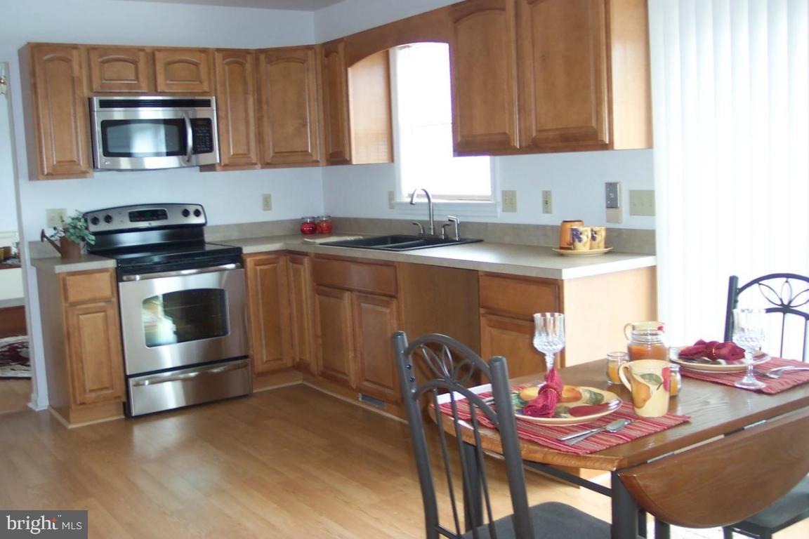 22 Brian Drive Lititz, PA 17543 - Photo 4 of 10 Gallery Image 4