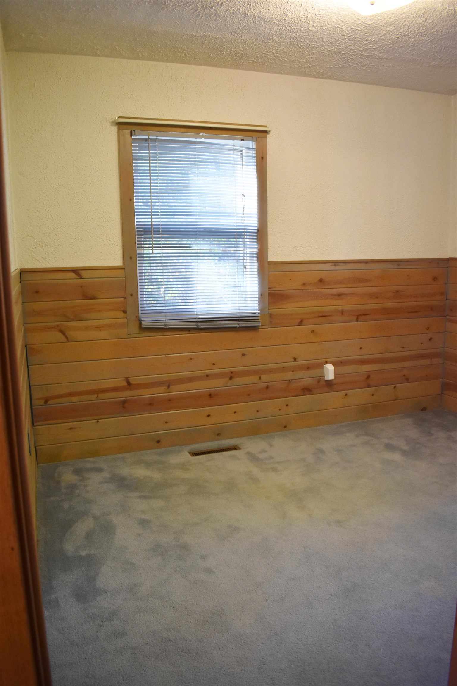 9192 Platte Road Beulah, MI 49617 - Photo 11 of 34 1906340-10.JPG