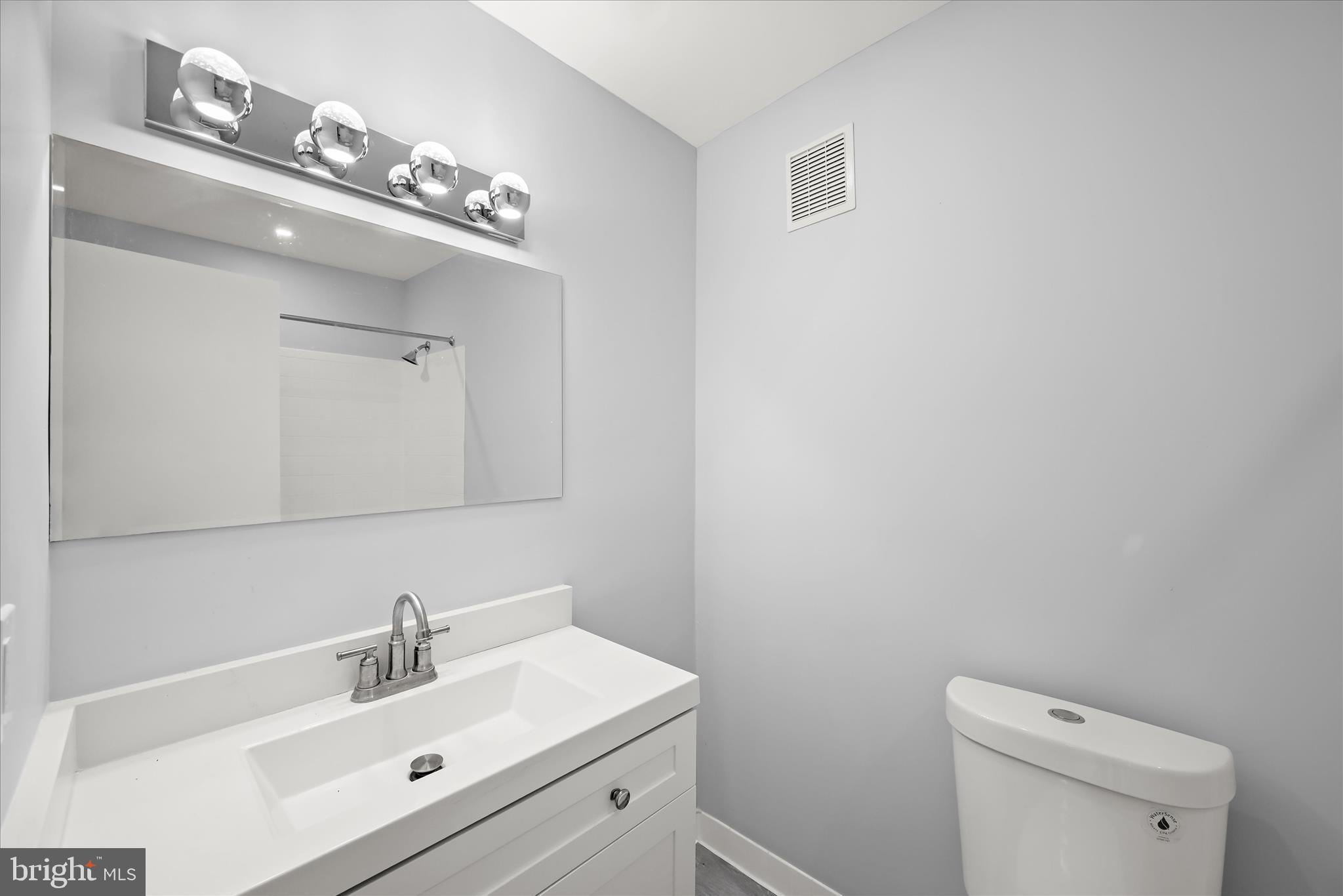 7967 Riggs Road, Unit 796710 Hyattsville, MD 20783 - Photo 19 of 29 En-Suite Full Bath