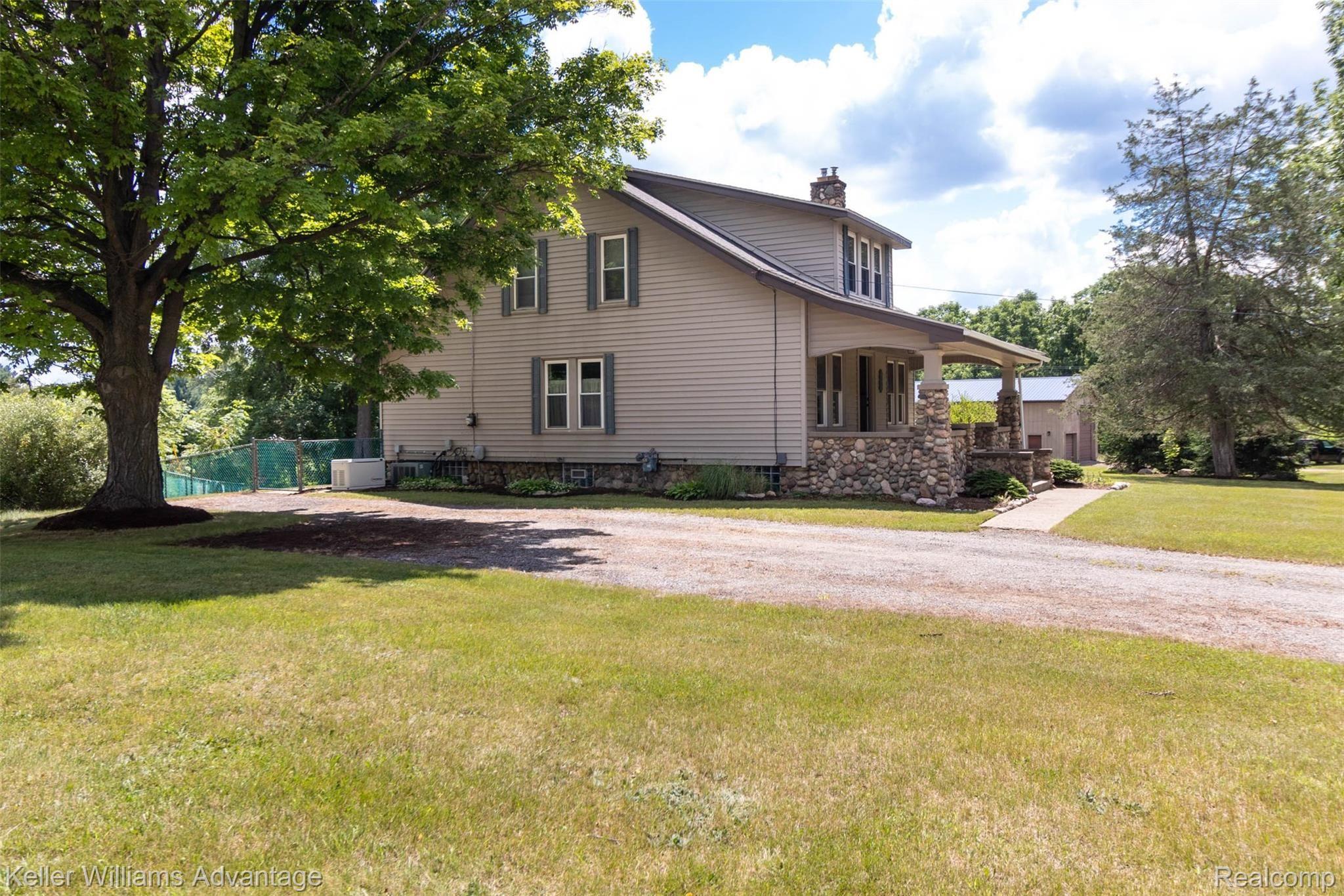 7953 Clark Lake Road Chelsea, MI 48118 - Photo 5 of 26 DRIVEWAY HOUSE.jpg