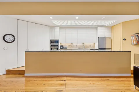 $1,124,500 | 957 West Huron Street, Unit 2, Chicago, IL 60642