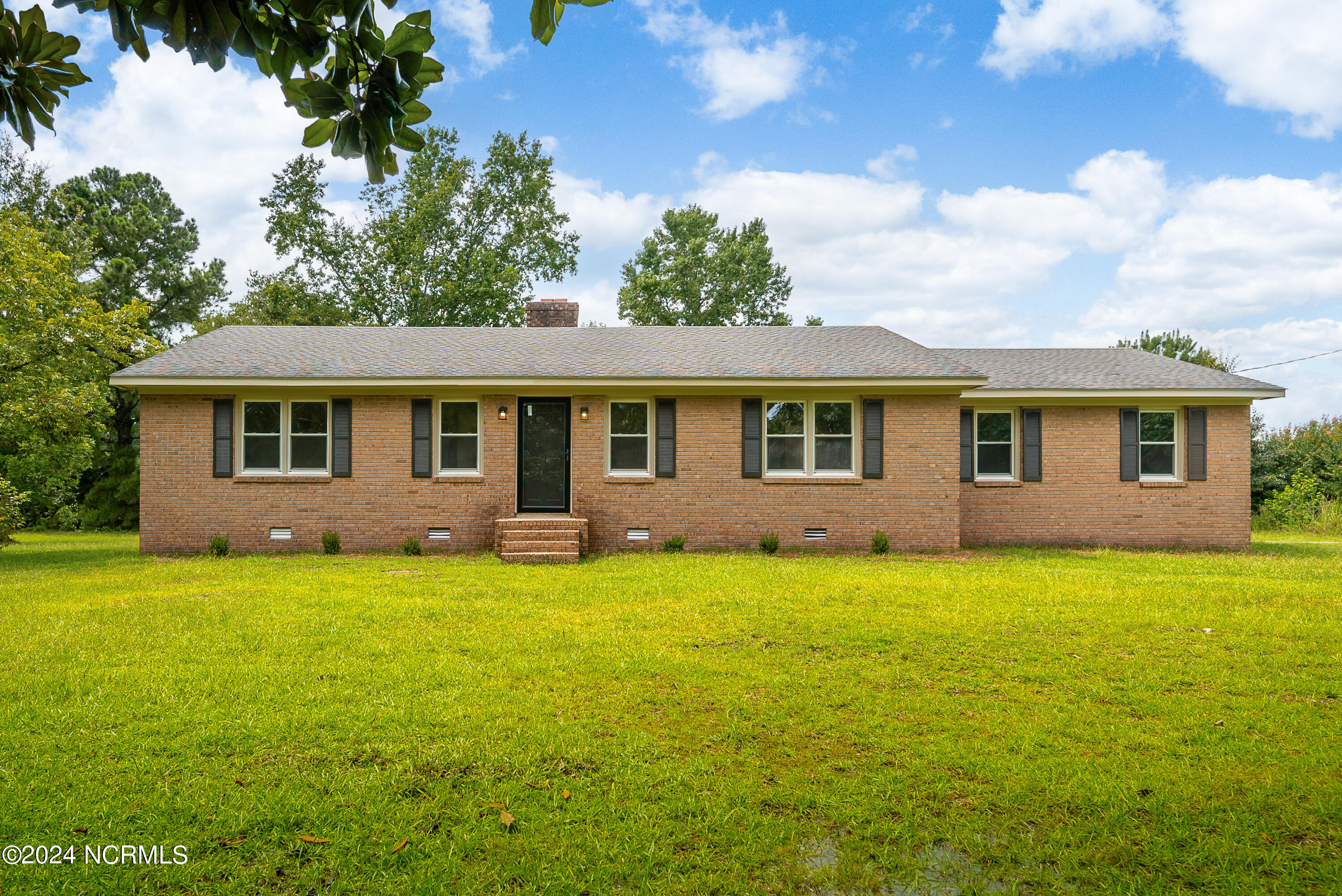 702 Hugo Road Kinston, NC 28501 - Photo 1 of 35 FRONT