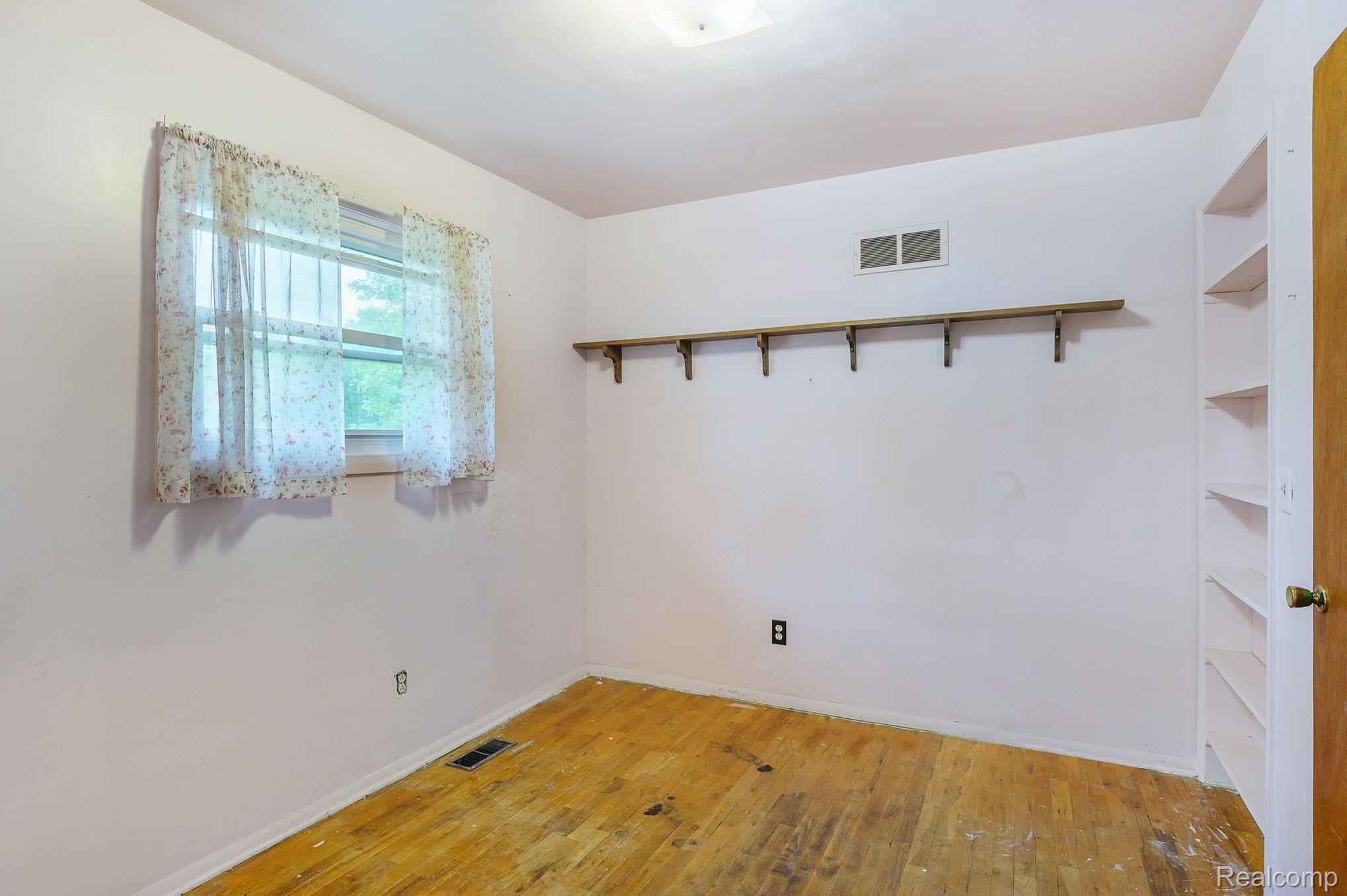 11519 East Richfield Road Davison, MI 48423 - Photo 4 of 23 CNG_2458.jpg