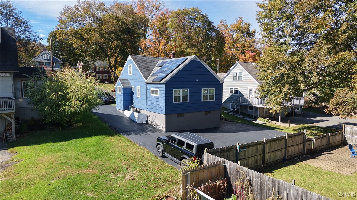 91 Oxford Road New Hartford, NY 13413 - Photo 7 of 37