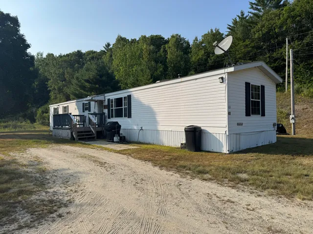 $399,000 | 49 Parkway Lane, Manchester, ME 04351