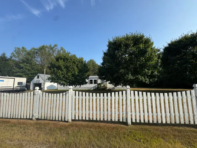 $399,000 | 49 Parkway Lane, Manchester, ME 04351