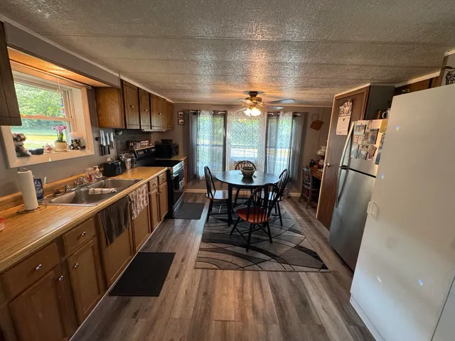 $399,000 | 49 Parkway Lane, Manchester, ME 04351