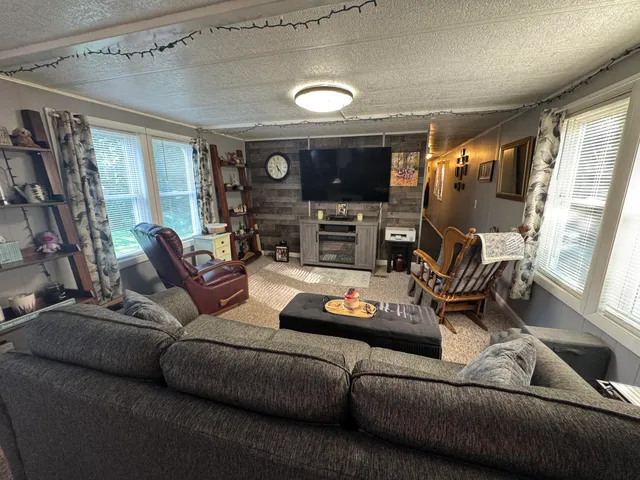 $399,000 | 49 Parkway Lane, Manchester, ME 04351