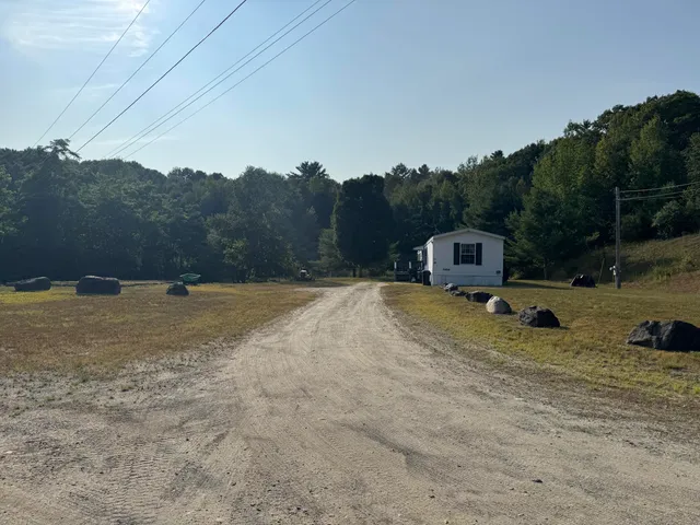 $399,000 | 49 Parkway Lane, Manchester, ME 04351