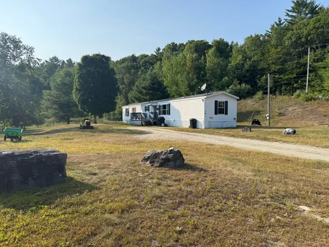 $399,000 | 49 Parkway Lane, Manchester, ME 04351
