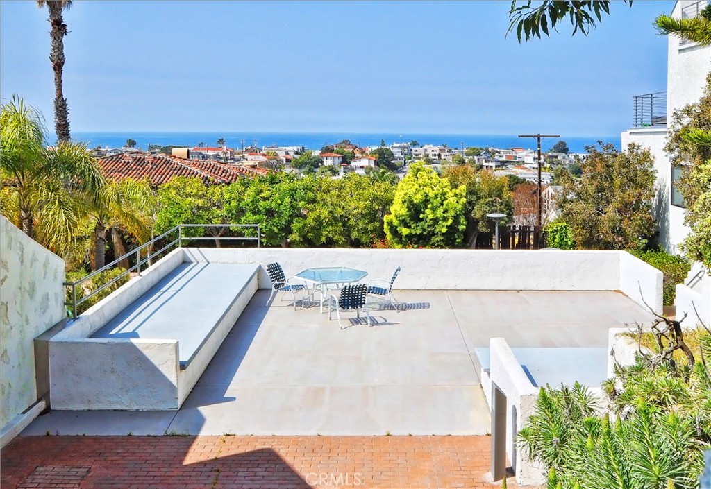 736 Gould Avenue, Unit 26 Hermosa Beach, CA 90254 - Photo 36 of 39 a view of an outdoor space with seating